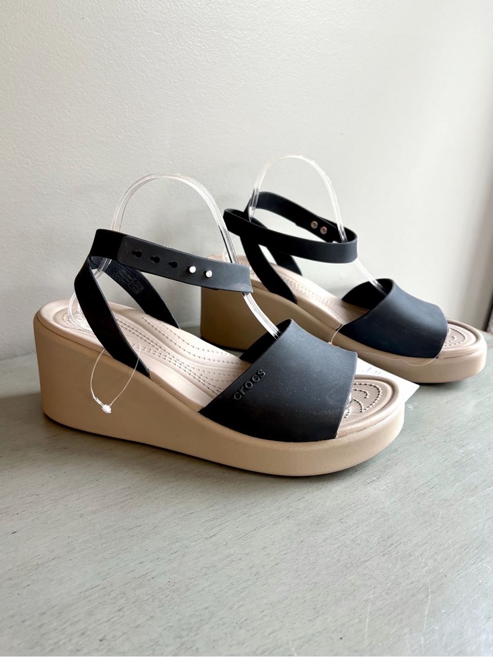 Crocs Brooklyn Ankle Strap Wedge Sandal Black Tan Women Size 11 NEW Summer - Picture 5 of 16